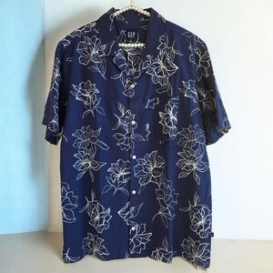 GAP Men’s Navy Floral Short-Sleeve Button-Up Shirt